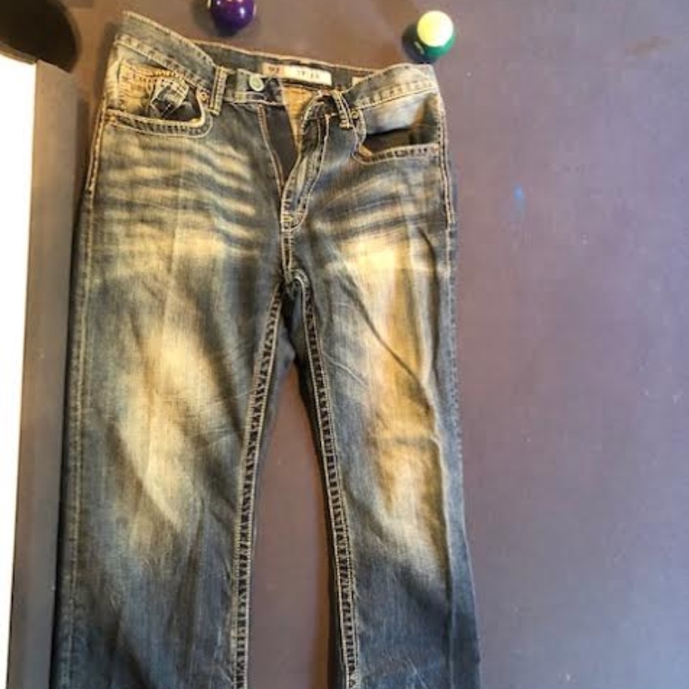 BKE Buckle  Tyler distressed jeans 31